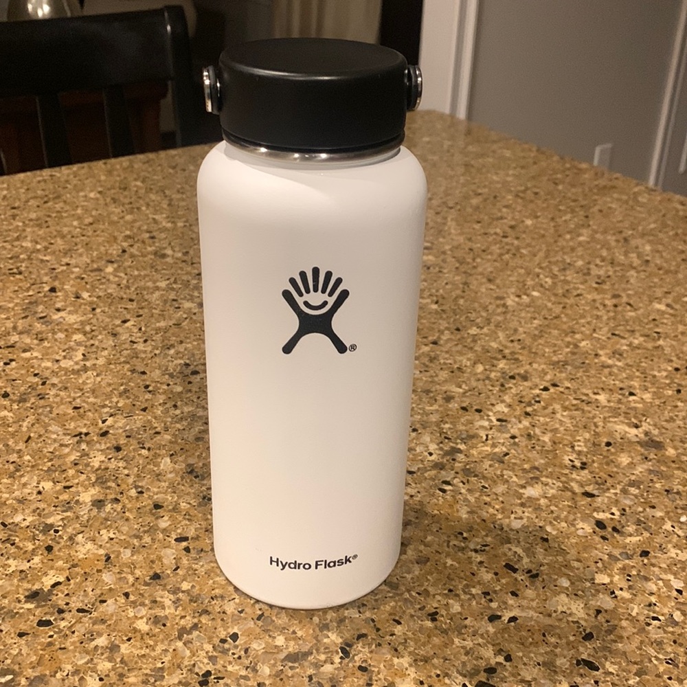 EUC Hydro Flask 32oz White Water Bottle